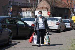 Feriţi-vă de coronavirus! Recomandările făcute de autorităţi pentru mersul la cumpărături şi sărbătorile de Paşti