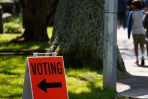 Secţiile de votare s-au închis în Noua Zeelandă după o cursă foarte strânsă. S-a înregistrat un număr record de alegători