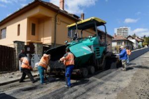 A început asfaltarea străzii Andrei Șaguna