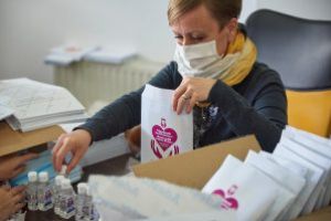 Primăria Sfântu Gheorghe va distrubui peste 20.000 de pachete cu măşti şi dezinfectanţi