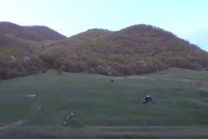O lupoaică a dat târcoale unei stâne la Șieu Măgheruş (VIDEO)
