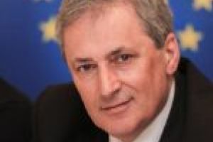 Ministrul Vela ne-a luminat! Pâinea binecuvântată şi Lumina Sfântă vor ajunge cu orice preţ la credincioşi!