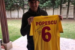 Gică Popescu, cooptat în echipa ÎmparteBucurie. Tricoul său cu autograf, scos la licitaţie