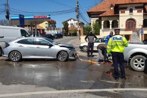 FOTO-VIDEO| Accident rutier în zona sensului giratoriu de pe Calea Moţilor din Alba Iulia