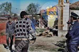 IJJ DÂMBOVIȚA: Ajutor din partea jandarmilor dâmboviţeni pentru ridicarea unei case