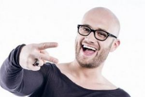 Bendeac s-a pus pe băut tequila şi A SĂRIT LA BĂTAIE! Scene incredibile în club. Au intervenit şi bodyguarzii, a fost haos