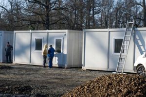 Românii care se întorc din zonele roşii vor trebui, totuşi, să stea în carantină păzită de autorităţi. Ordinul a fost modificat