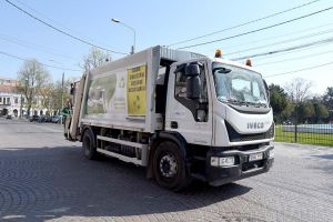 Colectaţi cu grijă! Măştile şi mănuşile de unică folosinţă se aruncă în pubelele sau containerele negre, nu la reciclabile