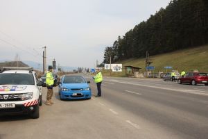 Controale zilnic pe drumurile din Harghita. Echipajele de Poliţie Militară ale Brigăzii 61 Vânători de Munte „General Virgil Bădulescu” în acţiune