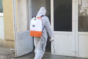 FOTO! Dezinfecţie în blocurile administrate de Locativa