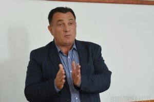 Ce uşurare, „virusul” Dume n-a infectat pe nimeni! După ce l-a pus pe un tractorist cu Covid să-i lucreze „moşia” de la un canton hidrografic, fostul şef ABA Crişuri e sănătos