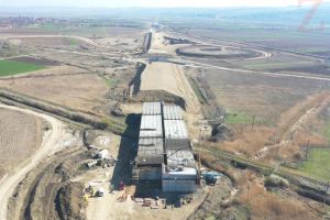 VIDEO| Autostrada A10 Sebeş-Turda, lotul 2, filmat COMPLET: După o lălăială de câţiva ani, două firme româneşti au relansat lucrările