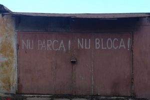 Primaria Constanta, oprita in instanta sa demoleze mai multe garaje din Poarta 6