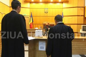 Robe si balanta justitiei: Judecatorilor din Romania le lipseste ciocanelul. A ramas doar o legenda“
