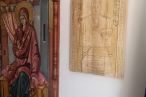 Noua lucrare a unui poliţist maramureşean pasionat de sculptura în lemn a fost expusă la sediul IPJ (FOTO)