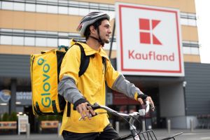 Focşani: Glovo livrează cumpărăturile personale de la Kaufland şi McDonald’s