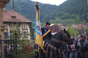 Junii Braşovului: Vom duce tradiţia mai departe, indiferent de vremurile pe care le parcurgem