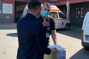 FOTO: Echipamente medicale donate de Azomureş