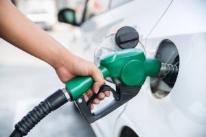 VEȘTI BUNE pentru ȘOFERI! Există o posibilă IEFTINIRE a CARBURANȚILOR în următoarele săptămâni