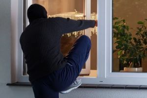 Spargeri în plină zi în Satu Mare. Hoţul, prins de un păgubit şi dat pe mâna Poliţiei