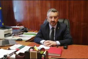 VIDEO| Mesajul prefectului Nicolae Albu, cu ocazia Sărbătorilor Pascale: „Știu că este greu dar sunt convins că anul viitor vom vorbi la trecut de această pandemie”