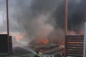 Incendiu lângă o benzinărie din Beclean (VIDEO)