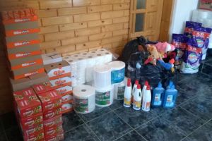 Produse de curăţenie şi multe dulciuri au ajuns la zeci de copii din centre de plasament, la ...