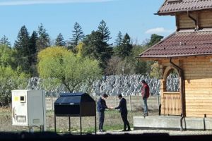 VIDEO FOTO: Nu sunt voluntari pentru Sfintele Paşti în Cartierul Arhitecţilor – Credincioşii, chemaţi la biserică să îşi ia Paşti