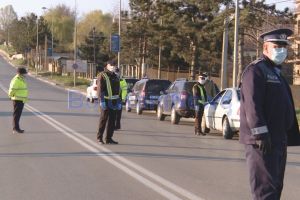 Razii ale poliţiştilor botoşăneni. Zeci de maşini au fost trase pe dreapta