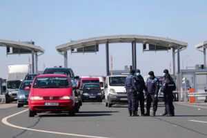 Românii se întorc acasă de Paşte. În ultimele 24 de ore, au intrat în ţară peste 10.000 de oameni