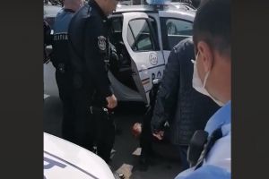 VIDEO. Scandal provocat de un grup de rromi. Au intervenit mascaţii!