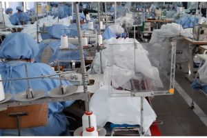 ACTUALIZARE – Sute de muncitori de la Raguse Cisnădie izolaţi la domiciliu – O angajată a murit de coronavirus