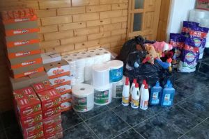 Produse de curăţenie şi multe dulciuri au ajuns la zeci de copii din centre de plasament, la ...