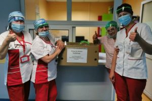 50 de viziere, donate de echipa de robotica a Liceului Tehnologic de Electrotehnica si Telecomunicatii Constanta, sectiei ATI a Spitalului Judetean Constanta (galerie foto) 