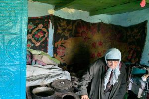 O bătrânică din Botoşani trăieşte în condiţii extrem de grele! Nu are nici măcar ce pune pe masă de Paşte