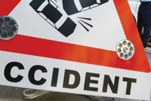 Accident rutier în care a fost implicat un autovehicul, pe raza localităţii Rădeşti. O victimă conştientă