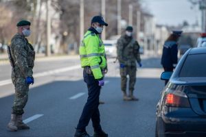 Poliţiştii suceveni au amendat 3.383 de persoane pentru nerespectarea restricţiilor de ...