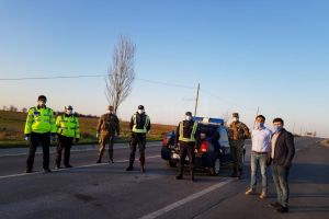 Pachete de Paşte pentru 60 de familii din Slatina, Liteni, Ipoteşti şi Suceava, distribuite ...