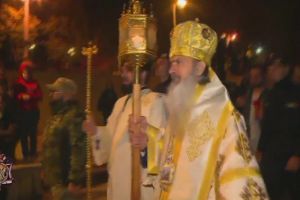 IPS Teodosie, Arhiepiscopul Tomisului, soseste diseara cu Lumina Sfanta la malul Marii Negre. Care e programul slujbei de Inviere