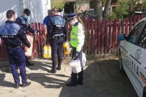 FOTO: Pachete pentru nevoiaşi de la poliţiştii mureşeni