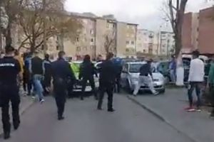 Scandal monstru la Hunedoara: Politisti atacati, masini avariate. De la ce au pornit tulburarile