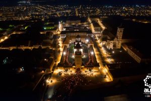 Tradiţii şi superstiţii în Noaptea de Înviere: Se spune că dacă prima persoană care îţi intră în casă este bărbat, vei avea noroc tot anul