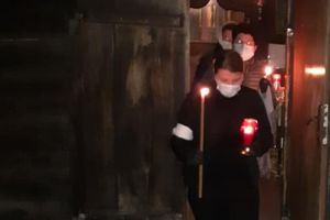 FOTO Imagini emoţionante! Lumina Învierii a ajuns în casele botoşănenilor prin intermediul voluntarilor