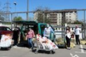 Peste 200 de familii din Timiş şi Caraş Severin au primit pachete de la voluntarii Asociaţiei Acasă în Banat