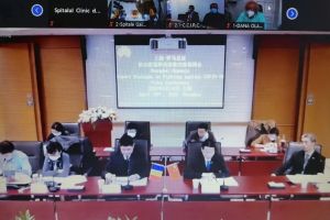Medicii orădeni, instruiţi prin teleconferinţă de specialiştii chinezi cum să lupte cu noul coronavirus (FOTO)