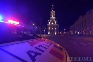 Premieră istorică. Creştinii ortodocşi şi greco-catolici orădeni au sărbătorit Învierea Domnului cu bisericile închise sub paza poliţiei (FOTO / VIDEO)