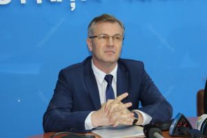 Prefectul Stelian Dolha împlineşte 50 de ani în prima zi a ”sărbătorii Paştelui în vremuri de cumpănă”