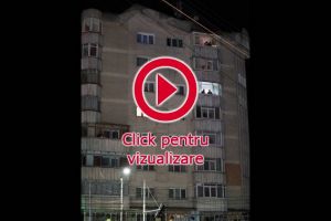 Noaptea de Înviere la Catedrala „Naşterea Domnului” Suceava: preoţii în biserică, ...