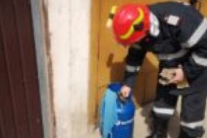 Incendiu la Moldova Nouă! 15 persoane evacuate chiar în prima zi de Paşte