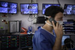 Încă 13 români morţi de coronavirus, confirmaţi în dimineaţa de Paşte. Bilanţul deceselor ajunge la 434